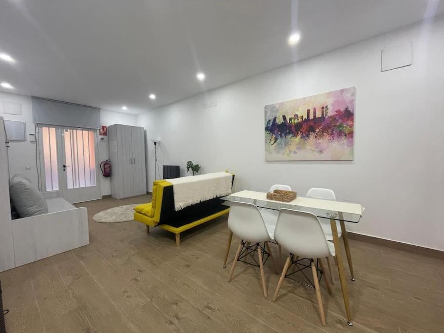 Estudio En Palacio La Latina مدريد المظهر الخارجي الصورة